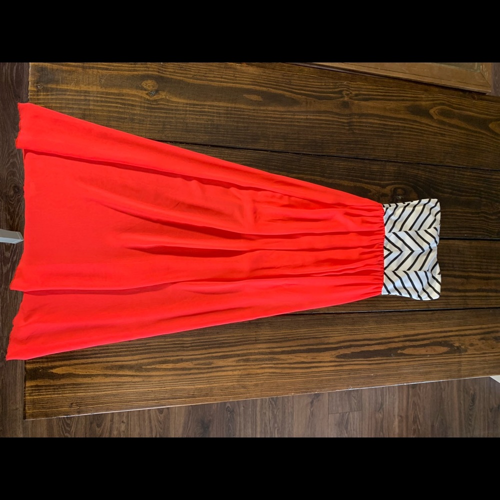 Strapless dress, M